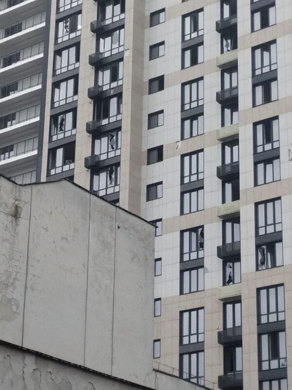 4 загиблих і 40 постраждалих: наслідки ракетної атаки російських окупантів по Дніпру (Відео)