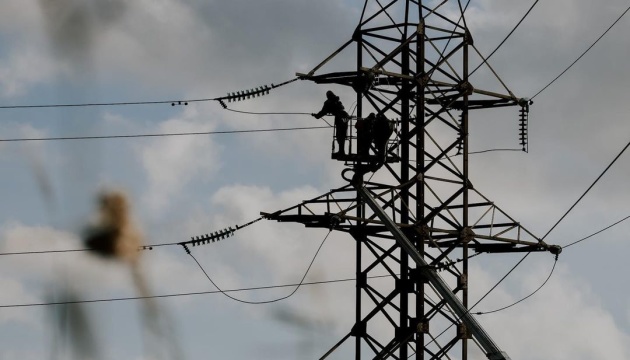 На Дніпропетровщині внаслідок російських атак запровадили аварійні відключення світла