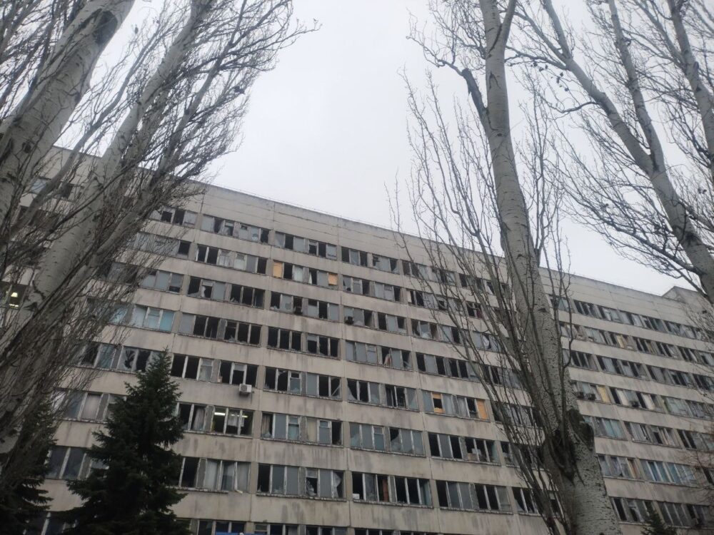 4 загиблих і 40 постраждалих: наслідки ракетної атаки російських окупантів по Дніпру (Відео)