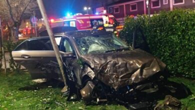 У Румунії чоловік на Mercedes дивом вижив, перелетівши через кільце та два автомобілі (Відео)