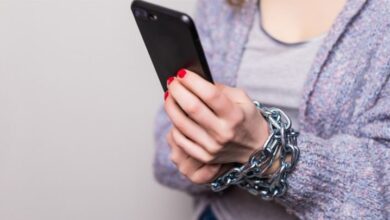 У Дніпрі жінка вкрала забутий iPhone у вбиральні ресторану: як її покарали