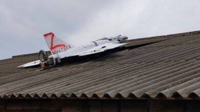 На Дніпропетровщині російський дрон зруйнував житловий будинок і залишив велику вирву на подвір'ї (Відео)
