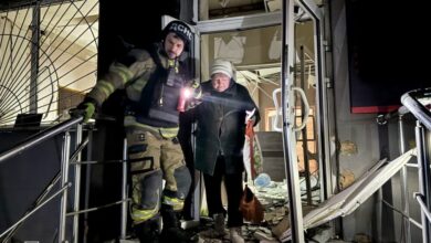 У мережі показали наслідки нічного російського обстрілу Дніпра: постраждали літні жінки (Фото)