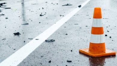У Дніпрі "Волга" ледь не влетіла у натовп людей на автобусній зупинці (Відео)