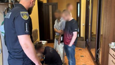 На Дніпропетровщині на 15 років ув'язнять 9 працівників шахрайського колцентру, які обікрали українців на 2 млн грн (Відео)