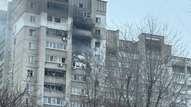 Армія РФ вдарила по житловому будинку у Дніпрі: спалахнула пожежа (Фото та відео)