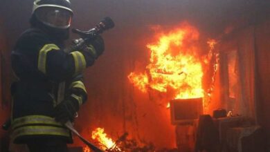 У місті на Дніпропетровщині майже вщент згорів великий житловий будинок (Фото)