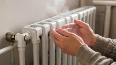 У будинку в Дніпрі тиждень немає світла й опалення навіть за графіками: мешканці б'ють на сполох (Фото та відео)
