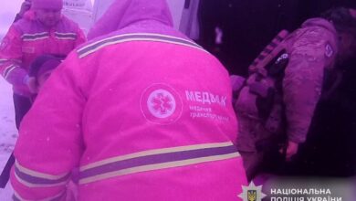 Поліцейські показали, як евакуювали з прифронтового міста Дніпропетровщини 44-річного чоловіка з інвалідністю (Відео)