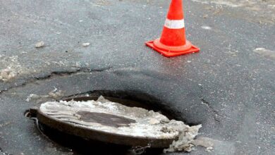 У місті на Дніпропетровщині тривалий час не усували аварійну ситуацію на дорозі через "бюрократію"