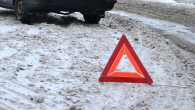 У Дніпрі не поділили дорогу машина автошколи й екіпаж поліції (Відео)