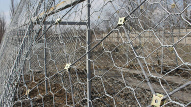 На Дніпропетровщині закривають антидроновою сіткою трасу, де росіяни полюють на цивільні автомобілі (Відео)