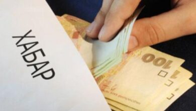 На Дніпропетровщині посадовець селищної ради вимагав від підприємця 1000 доларів за торговельну точку (Фото)