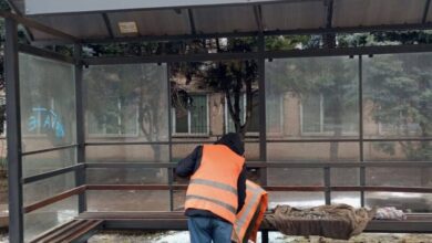 У місті на Дніпропетровщині вандали влаштували "рейди" на зупинки громадського транспорту (Фото)