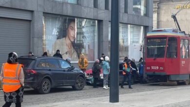 У центрі Дніпра автохами заблокували рух трамваїв (Фото)