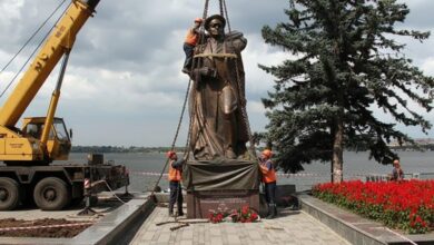 У міськраді Дніпра вкотре пообіцяли, що колись знесуть пам'ятник Маргелову і вигадали, що буде на його місці (Фото)