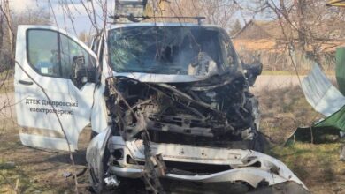 На Дніпропетровщині показали, що залишилося від авто енергетиків, на яке з дронів "полювали" росіяни (Фото)