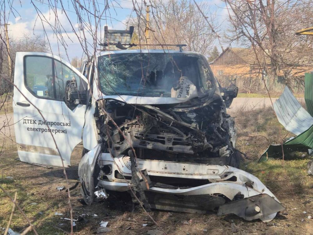 На Дніпропетровщині показали, що залишилося від авто енергетиків, на яке з дронів "полювали" росіяни (Фото)