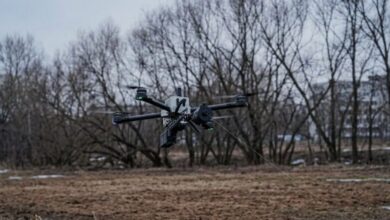 Російські окупанти скидають на прифронтове місто Дніпропетровщини дрони на оптоволокні, які стійкі до РЕБ (Фото)