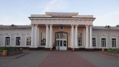 На Дніпропетровщині показали вокзал одного з міст, який нещодавно пережив російську атаку (Відео)