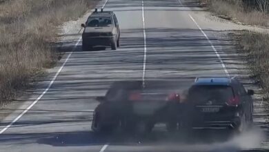 На одній з найбільш аварійних трас Дніпропетровщини зафільмували "майже" потрійну ДТП (Відео)