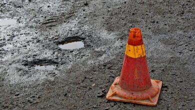 У місті на Дніпропетровщині через складну цьогорічну зиму ремонтують майже всі дороги