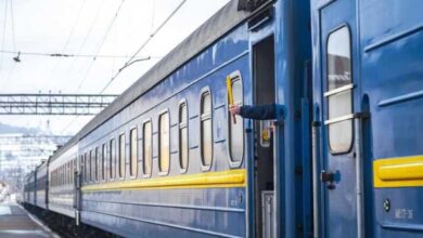 Поїзди з Дніпра пережили щонайменше 3 евакуації за добу через загрозу російських обстрілів (Відео)