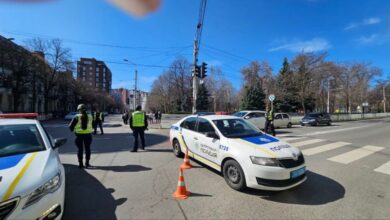 У Дніпрі через російський удар по багатоповерхівці перекрили вулицю у центрі (Фото)