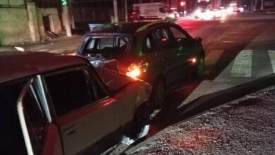 У Дніпрі підлітки на "жигулях" влаштували ДТП і втекли з місця події (Фото)