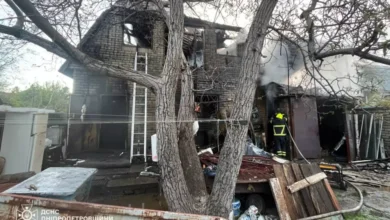 У Дніпрі вночі вщент згорів двоповерховий житловий будинок (Фото)