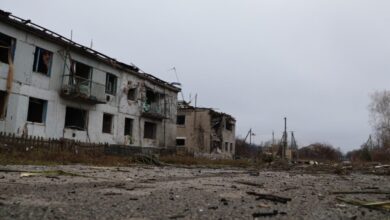 На Дніпропетровщині показали знищений російськими обстрілами центр прифронтового селища (Відео)