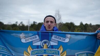 На Дніпропетровщині показали повернення 26-річного українського морпіха до рідного села після 4 років полону (Відео)