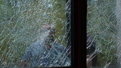 Як дніпрянам захистися від уламків скла під час російських обстрілів: поради місцевого активіста (Фото)