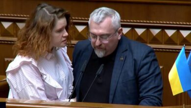 Одіозна нардепка Безугла накинулася на обранця від "Слуги народу" під час його виступу в Раді (Відео)