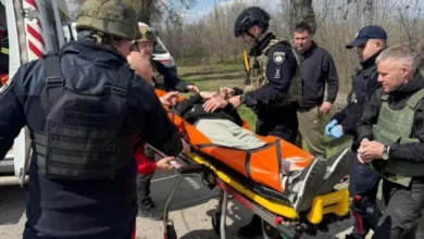 У мережі показали, як поліцейські рятували людей під час російської атаки по Дніпру, яка забрала життя 5 мешканців (Відео)
