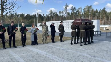На Національному На Національному військовому кладовищі у Києві почесно поховали 11 невпізнаних Героїв (Фото)