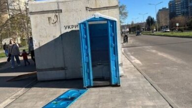 У Дніпрі під гарячу руку вандалів потрапила громадська вбиральня: що з нею сталося (Фото)