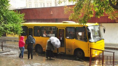 У селищі на Дніпропетровщині мешканці скаржаться на відсутність зупинки громадського транспорту (Відео)