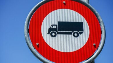 У Дніпрі вантажівка влетіла в магазин на "проклятому" проспекті (Фото)