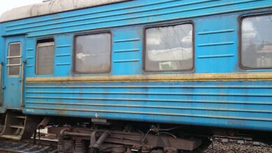 У мережі українка поскаржилася на старе вікно у вагоні поїзда, яке випадає з рами: що відповіли в "Укрзалізниці" (Відео)