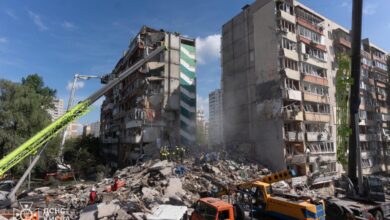 У поліції показали кадри порятунку людей з будинку у Києві, де російська атака вбила щонайменше 7 мешканців (Відео)
