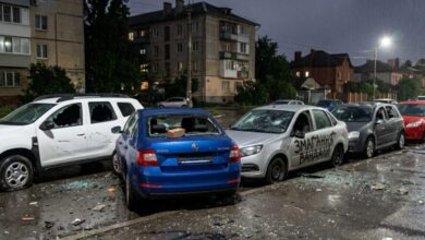 На одній із вулиць Дніпра влаштовують "розправи" над автомобілями (Відео)