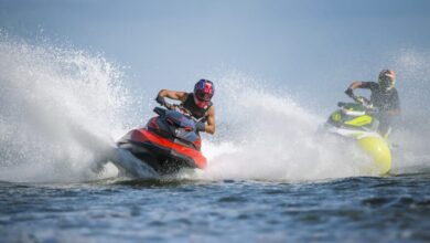 На водоймах Дніпропетровщини попри воєнний стан роз’їжджають екстремали на гідроциклах (Фото)