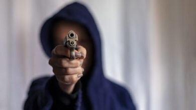 У Києві 43-річна жінка вистрілила у чоловіка, який зробив їй зауваження за гучну поведінку (Фото)