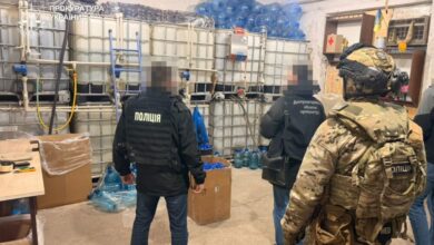 У Дніпрі ліквідували підпільну алко-імперію, продукцію якої збували по всій області (Фото)