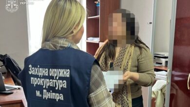 Дніпрі судитимуть ексчиновницю, яка "не помітила" мільйонних націнок на електроенергію для шкіл (Фото)
