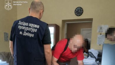 Робота "на папері": як у Дніпрі директорка держустанови розтратила 500 000 гривень на фіктивних працівників (Фото)