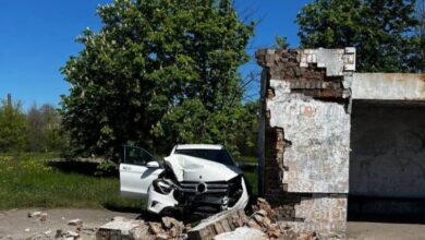 На Дніпропетровщині п'яна водійка влетіла в зупинку громадського транспорту: наслідки (Фото)