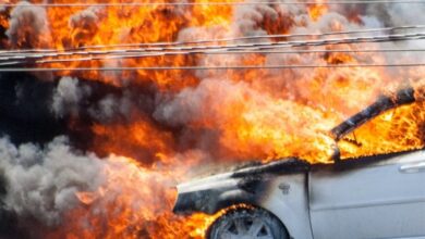 У Дніпрі після ракетного удару росіян спалахнув автомобіль (Фото)