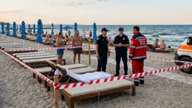 На пляжі в Одесі уламок російського дрона влучив у шию 26-річній відпочивальниці: дівчина загинула на лежаку (Відео)